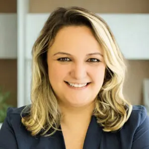 Dra. Cíntia Bueno